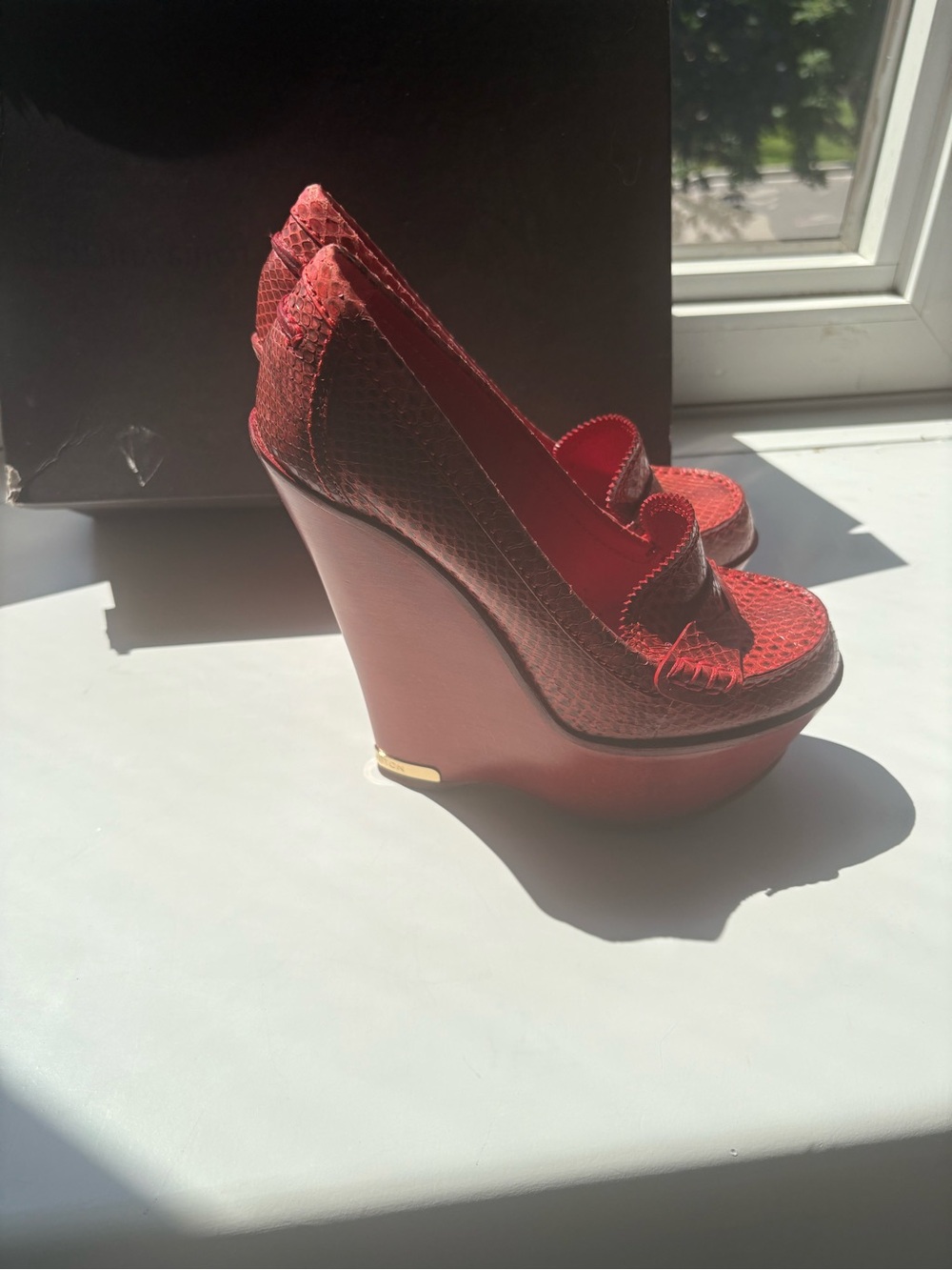 Bundle 2 pairs Louis Vuitton Wedge Heels 1 black 1 Red - size 37 - Picture 9 of 17